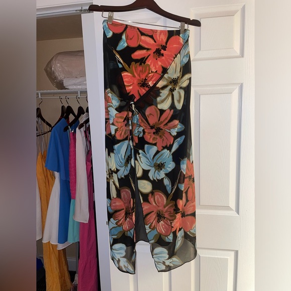 Joseph Ribkoff black floaty skirt size US 4 / 6 medium - Picture 2 of 7